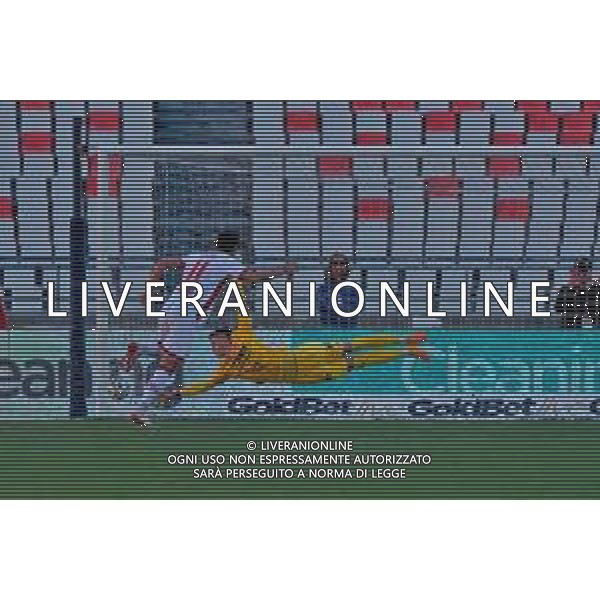 TVEM October 04, 2025 Bari, Italy - SSC Bari vs Padova Calcio - Italian Soccer Serie B 2025/2026 - San Nicola Stadium. In the pic: Gabriele Moncini of SSC Bari score the goal on penalty ©TVEM Emmanuele Mastrodonato - AGENZIA ALDO LIVERANI SAS