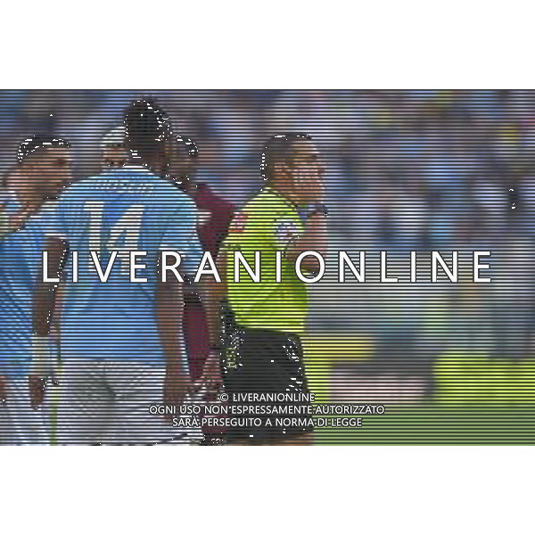 Lazio vs Torino Campionato Serie A Enilive - 6 Giornata Stadio Olimpico - Roma 04-10-2025 nella foto arbitro Piccinini comunica con var Foto Federico Gaetano - ag Aldo liverani- AGENZIA ALDO LIVERANI SAS