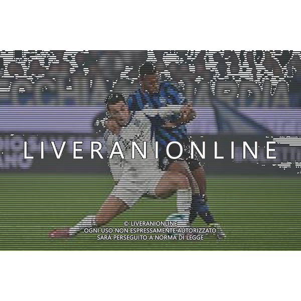 TVRG Atalanta vs Como nella foto Anastasios Tasos Douvikas (Como) e Isak Hien (Atalanta) Bergamo 04-10-2025 New Balance Arena - Stadio di Bergamo Atalanta vs Como Campionato Serie A Enilive - 6a giornata foto Roberto Garavaglia/Agenzia Aldo Liverani sas