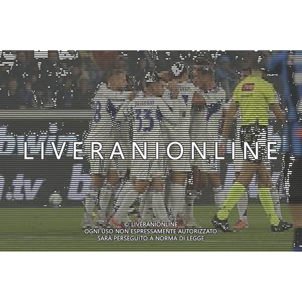Maximo Perrone of Como 1907 celebrates with team the goal during Atalanta BC vs Como 1907, 6° Serie A Enilive 2025-26 game at New Balance Arena in Bergamo (BG), Italy, on October 04, 2025. (Photo by Davide Casentini)- AGENZIA ALDO LIVERANI SAS