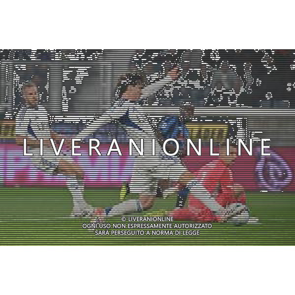 TVRG Atalanta vs Como nella foto Maximo Perrone (Como) respinge sulla linea la conclusioine a colpo sicuro di Kamaldeen Sulemana (Atalanta), sullo sonfo Bergamo 04-10-2025 New Balance Arena - Stadio di Bergamo Atalanta vs Como Campionato Serie A Enilive - 6a giornata foto Roberto Garavaglia/Agenzia Aldo Liverani sas