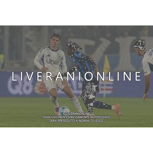 Ademola Lookman of Atalanta BC play the ball during Atalanta BC vs Como 1907, 6° Serie A Enilive 2025-26 game at New Balance Arena in Bergamo (BG), Italy, on October 04, 2025. (Photo by Davide Casentini)- AGENZIA ALDO LIVERANI SAS
