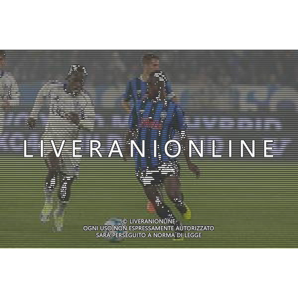 Kamal Deen Sulemana "Kamaldeen" of Atalanta BC competes for the ball with Jarden Tutu Addai of Como 1907 during Atalanta BC vs Como 1907, 6° Serie A Enilive 2025-26 game at New Balance Arena in Bergamo (BG), Italy, on October 04, 2025. (Photo by Davide Casentini)- AGENZIA ALDO LIVERANI SAS