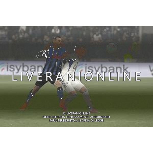 Davide Zappacosta of Atalanta BC. battle for the ball with Martin Baturina of Como 1907 during Atalanta BC vs Como 1907, 6° Serie A Enilive 2025-26 game at New Balance Arena in Bergamo (BG), Italy, on October 04, 2025. (Photo by Davide Casentini)- AGENZIA ALDO LIVERANI SAS