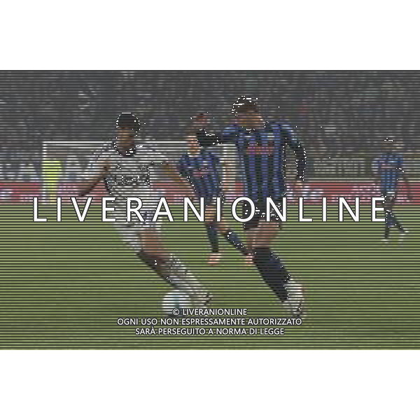 Daniel Maldini of Atalanta BC competes for the ball with Jacobo Ramon of Como 1907 during Atalanta BC vs Como 1907, 6° Serie A Enilive 2025-26 game at New Balance Arena in Bergamo (BG), Italy, on October 04, 2025. (Photo by Davide Casentini)- AGENZIA ALDO LIVERANI SAS