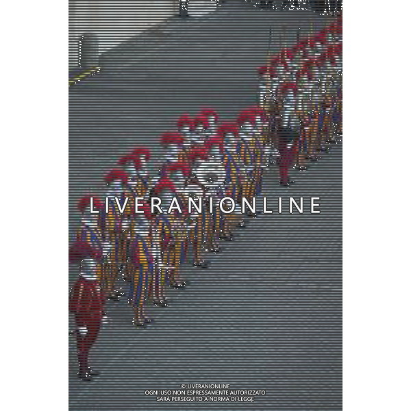 Citta’ del Vaticano 04 Ottobre 2025 Giuramento della Giuramento della Guardia Svizzera Pontificia alla presenza di Sua Santita’ Papa Leone XIV (non accadeva dal 1968 con Paolo VI) nel cortile di San Damaso del Palazzo Apostolico Nella foto: Foto Credit: Andrea Bracaglia- AGENZIA ALDO LIVERANI SAS