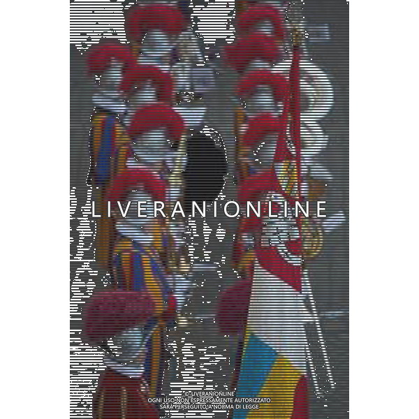 Citta’ del Vaticano 04 Ottobre 2025 Giuramento della Giuramento della Guardia Svizzera Pontificia alla presenza di Sua Santita’ Papa Leone XIV (non accadeva dal 1968 con Paolo VI) nel cortile di San Damaso del Palazzo Apostolico Nella foto: Foto Credit: Andrea Bracaglia- AGENZIA ALDO LIVERANI SAS