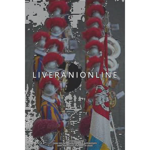 Citta’ del Vaticano 04 Ottobre 2025 Giuramento della Giuramento della Guardia Svizzera Pontificia alla presenza di Sua Santita’ Papa Leone XIV (non accadeva dal 1968 con Paolo VI) nel cortile di San Damaso del Palazzo Apostolico Nella foto: Foto Credit: Andrea Bracaglia- AGENZIA ALDO LIVERANI SAS