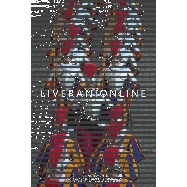 Citta’ del Vaticano 04 Ottobre 2025 Giuramento della Giuramento della Guardia Svizzera Pontificia alla presenza di Sua Santita’ Papa Leone XIV (non accadeva dal 1968 con Paolo VI) nel cortile di San Damaso del Palazzo Apostolico Nella foto: Foto Credit: Andrea Bracaglia- AGENZIA ALDO LIVERANI SAS