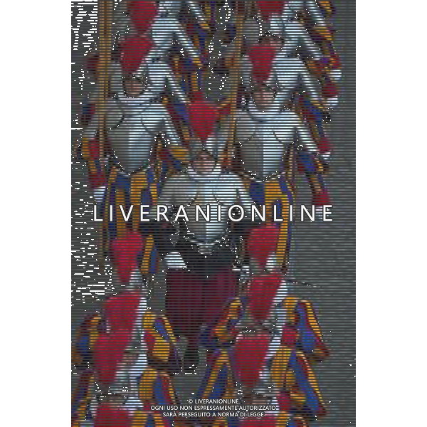 Citta’ del Vaticano 04 Ottobre 2025 Giuramento della Giuramento della Guardia Svizzera Pontificia alla presenza di Sua Santita’ Papa Leone XIV (non accadeva dal 1968 con Paolo VI) nel cortile di San Damaso del Palazzo Apostolico Nella foto: Foto Credit: Andrea Bracaglia- AGENZIA ALDO LIVERANI SAS
