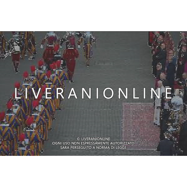 Citta’ del Vaticano 04 Ottobre 2025 Giuramento della Giuramento della Guardia Svizzera Pontificia alla presenza di Sua Santita’ Papa Leone XIV (non accadeva dal 1968 con Paolo VI) nel cortile di San Damaso del Palazzo Apostolico Nella foto: Papa Leone XIV Foto Credit: Andrea Bracaglia- AGENZIA ALDO LIVERANI SAS