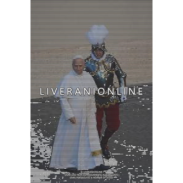 Citta’ del Vaticano 04 Ottobre 2025 Giuramento della Giuramento della Guardia Svizzera Pontificia alla presenza di Sua Santita’ Papa Leone XIV (non accadeva dal 1968 con Paolo VI) nel cortile di San Damaso del Palazzo Apostolico Nella foto: Papa Leone XIV Foto Credit: Andrea Bracaglia- AGENZIA ALDO LIVERANI SAS