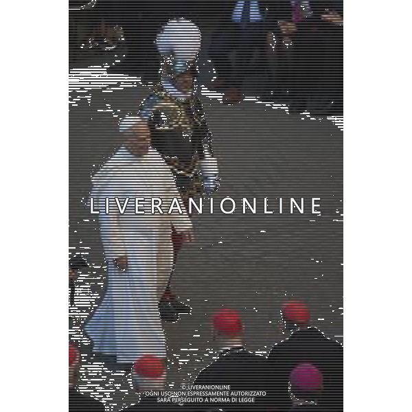 Citta’ del Vaticano 04 Ottobre 2025 Giuramento della Giuramento della Guardia Svizzera Pontificia alla presenza di Sua Santita’ Papa Leone XIV (non accadeva dal 1968 con Paolo VI) nel cortile di San Damaso del Palazzo Apostolico Nella foto: Papa Leone XIV Foto Credit: Andrea Bracaglia- AGENZIA ALDO LIVERANI SAS