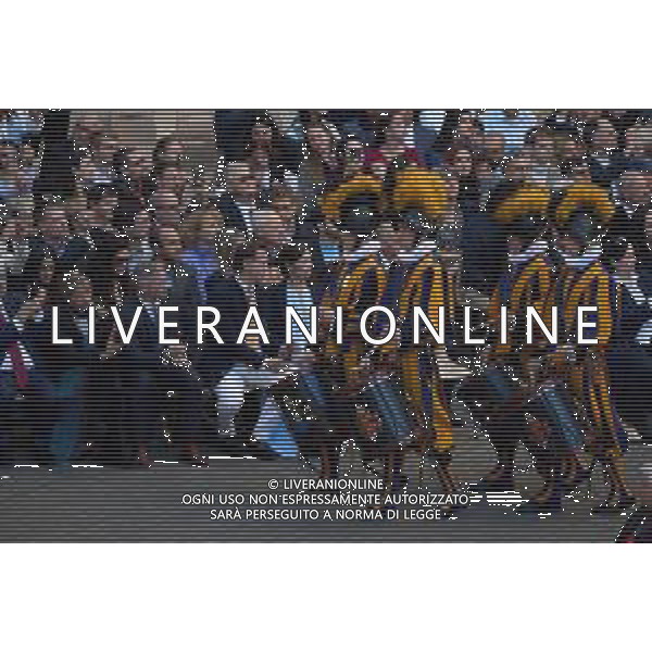 Citta’ del Vaticano 04 Ottobre 2025 Giuramento della Giuramento della Guardia Svizzera Pontificia alla presenza di Sua Santita’ Papa Leone XIV (non accadeva dal 1968 con Paolo VI) nel cortile di San Damaso del Palazzo Apostolico Nella foto: Foto Credit: Andrea Bracaglia- AGENZIA ALDO LIVERANI SAS