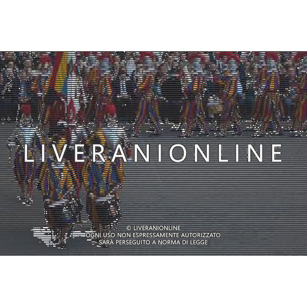 Citta’ del Vaticano 04 Ottobre 2025 Giuramento della Giuramento della Guardia Svizzera Pontificia alla presenza di Sua Santita’ Papa Leone XIV (non accadeva dal 1968 con Paolo VI) nel cortile di San Damaso del Palazzo Apostolico Nella foto: Foto Credit: Andrea Bracaglia- AGENZIA ALDO LIVERANI SAS
