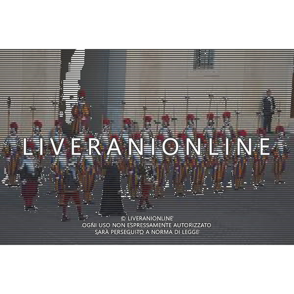 Citta’ del Vaticano 04 Ottobre 2025 Giuramento della Giuramento della Guardia Svizzera Pontificia alla presenza di Sua Santita’ Papa Leone XIV (non accadeva dal 1968 con Paolo VI) nel cortile di San Damaso del Palazzo Apostolico Nella foto: Foto Credit: Andrea Bracaglia- AGENZIA ALDO LIVERANI SAS