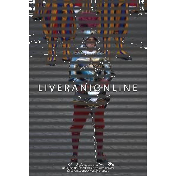 Citta’ del Vaticano 04 Ottobre 2025 Giuramento della Giuramento della Guardia Svizzera Pontificia alla presenza di Sua Santita’ Papa Leone XIV (non accadeva dal 1968 con Paolo VI) nel cortile di San Damaso del Palazzo Apostolico Nella foto: Foto Credit: Andrea Bracaglia- AGENZIA ALDO LIVERANI SAS