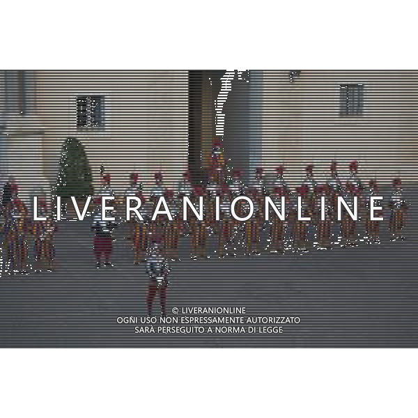 Citta’ del Vaticano 04 Ottobre 2025 Giuramento della Giuramento della Guardia Svizzera Pontificia alla presenza di Sua Santita’ Papa Leone XIV (non accadeva dal 1968 con Paolo VI) nel cortile di San Damaso del Palazzo Apostolico Nella foto: Foto Credit: Andrea Bracaglia- AGENZIA ALDO LIVERANI SAS