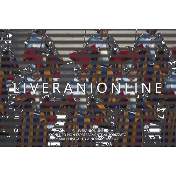 Citta’ del Vaticano 04 Ottobre 2025 Giuramento della Giuramento della Guardia Svizzera Pontificia alla presenza di Sua Santita’ Papa Leone XIV (non accadeva dal 1968 con Paolo VI) nel cortile di San Damaso del Palazzo Apostolico Nella foto: Foto Credit: Andrea Bracaglia- AGENZIA ALDO LIVERANI SAS