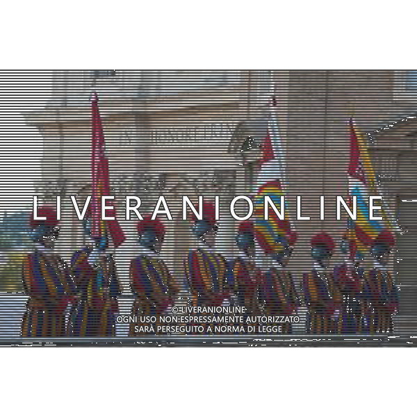 Citta’ del Vaticano 04 Ottobre 2025 Giuramento della Giuramento della Guardia Svizzera Pontificia alla presenza di Sua Santita’ Papa Leone XIV (non accadeva dal 1968 con Paolo VI) nel cortile di San Damaso del Palazzo Apostolico Nella foto: Foto Credit: Andrea Bracaglia- AGENZIA ALDO LIVERANI SAS