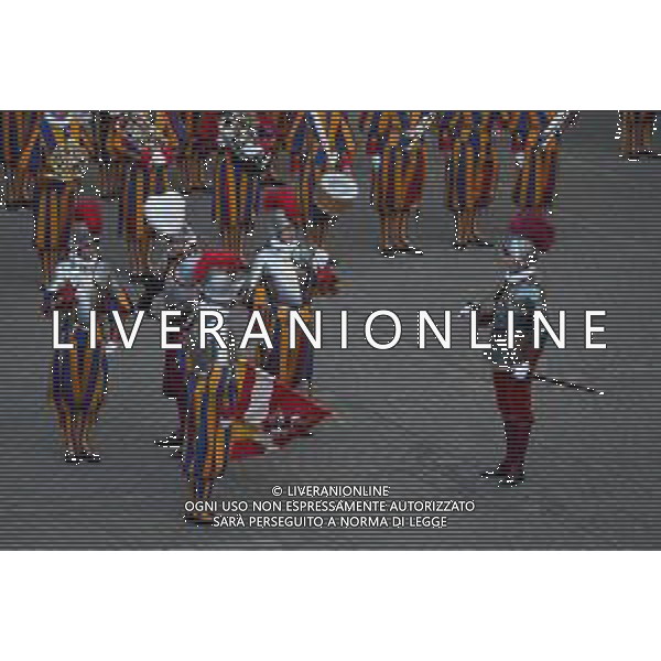 Citta’ del Vaticano 04 Ottobre 2025 Giuramento della Giuramento della Guardia Svizzera Pontificia alla presenza di Sua Santita’ Papa Leone XIV (non accadeva dal 1968 con Paolo VI) nel cortile di San Damaso del Palazzo Apostolico Nella foto: Foto Credit: Andrea Bracaglia- AGENZIA ALDO LIVERANI SAS