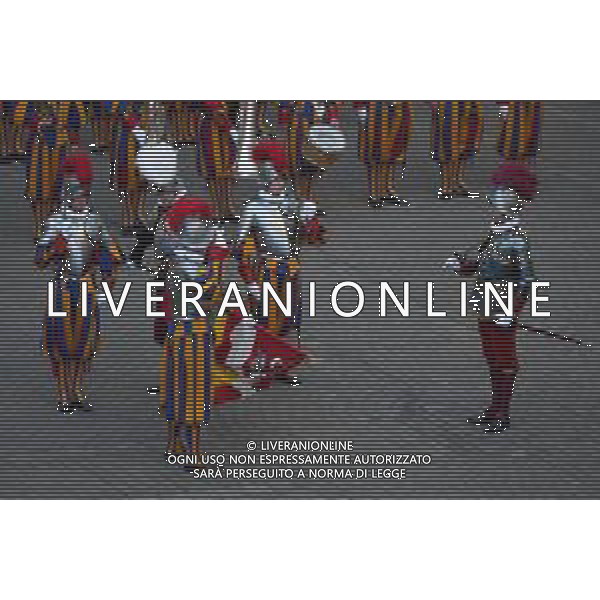 Citta’ del Vaticano 04 Ottobre 2025 Giuramento della Giuramento della Guardia Svizzera Pontificia alla presenza di Sua Santita’ Papa Leone XIV (non accadeva dal 1968 con Paolo VI) nel cortile di San Damaso del Palazzo Apostolico Nella foto: Foto Credit: Andrea Bracaglia- AGENZIA ALDO LIVERANI SAS