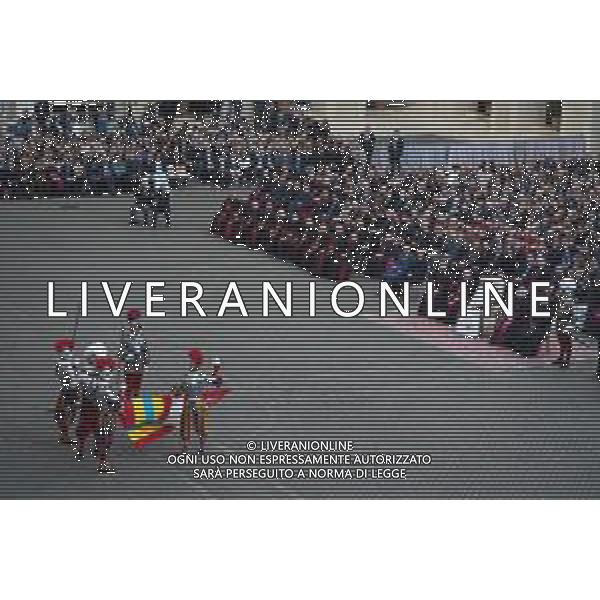 Citta’ del Vaticano 04 Ottobre 2025 Giuramento della Giuramento della Guardia Svizzera Pontificia alla presenza di Sua Santita’ Papa Leone XIV (non accadeva dal 1968 con Paolo VI) nel cortile di San Damaso del Palazzo Apostolico Nella foto: Papa Leone XIV Foto Credit: Andrea Bracaglia- AGENZIA ALDO LIVERANI SAS