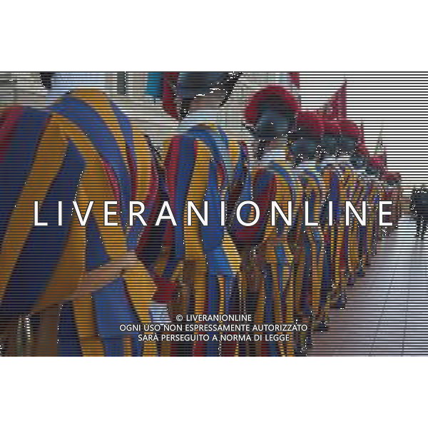 Citta’ del Vaticano 04 Ottobre 2025 Giuramento della Giuramento della Guardia Svizzera Pontificia alla presenza di Sua Santita’ Papa Leone XIV (non accadeva dal 1968 con Paolo VI) nel cortile di San Damaso del Palazzo Apostolico Nella foto: Foto Credit: Andrea Bracaglia- AGENZIA ALDO LIVERANI SAS