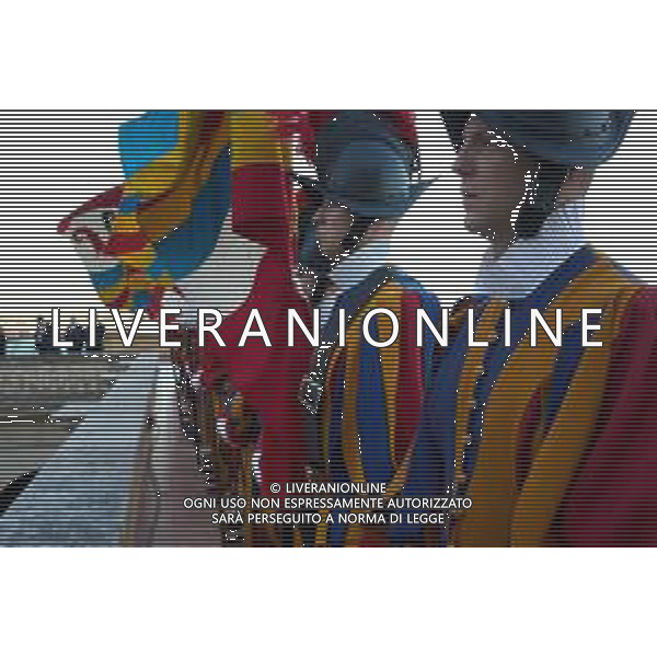 Citta’ del Vaticano 04 Ottobre 2025 Giuramento della Giuramento della Guardia Svizzera Pontificia alla presenza di Sua Santita’ Papa Leone XIV (non accadeva dal 1968 con Paolo VI) nel cortile di San Damaso del Palazzo Apostolico Nella foto: Foto Credit: Andrea Bracaglia- AGENZIA ALDO LIVERANI SAS