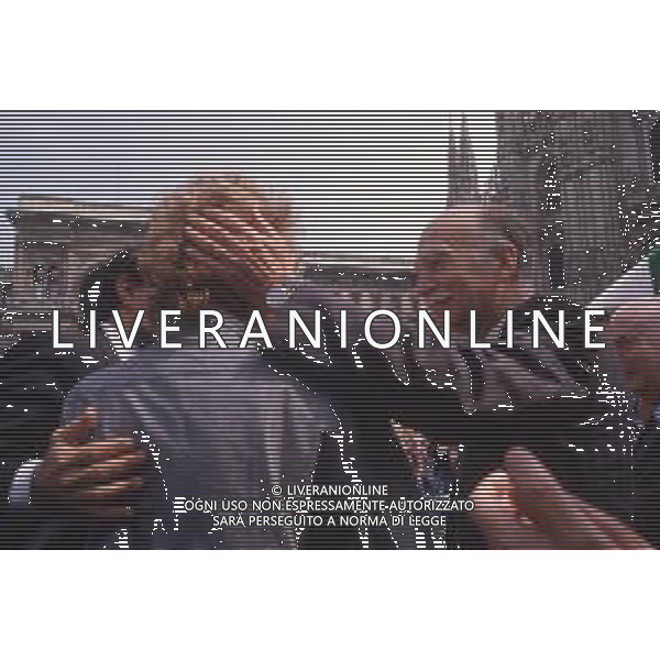 DIAP-RETROSPETTIVA GIORGIO ALMIRANTE POLITICO NELLA FOTO GIORGIO ALMIRANTE IN PIAZZA DUOMO A MILANO NELL\'ANNO 1987 CON LA MADRE DI FAUSTO TINELLI AG ALDO LIVERANI SAS