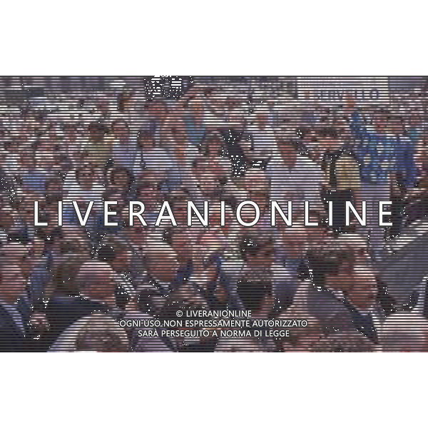 DIAP-RETROSPETTIVA GIORGIO ALMIRANTE POLITICO NELLA FOTO GIORGIO ALMIRANTE IN PIAZZA DUOMO A MILANO NELL\'ANNO 1987 AG ALDO LIVERANI SAS