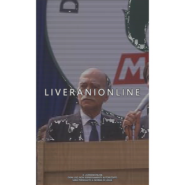 DIAP-RETROSPETTIVA GIORGIO ALMIRANTE POLITICO NELLA FOTO GIORGIO ALMIRANTE IN PIAZZA DUOMO A MILANO NELL\'ANNO 1987 AG ALDO LIVERANI SAS