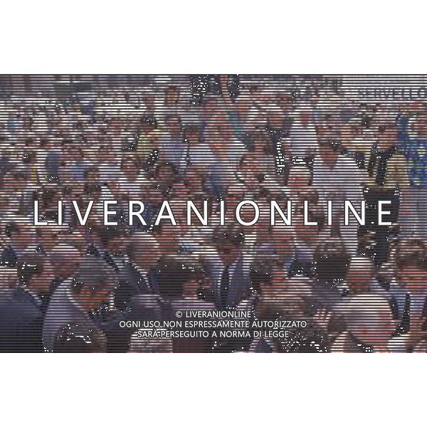 DIAP-RETROSPETTIVA GIORGIO ALMIRANTE POLITICO NELLA FOTO GIORGIO ALMIRANTE IN PIAZZA DUOMO A MILANO NELL\'ANNO 1987 AG ALDO LIVERANI SAS