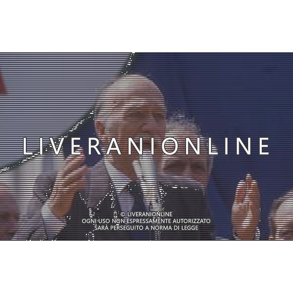 DIAP-RETROSPETTIVA GIORGIO ALMIRANTE POLITICO NELLA FOTO GIORGIO ALMIRANTE IN PIAZZA DUOMO A MILANO NELL\'ANNO 1987 AG ALDO LIVERANI SAS