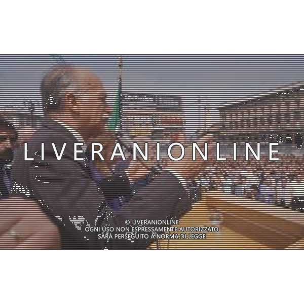DIAP-RETROSPETTIVA GIORGIO ALMIRANTE POLITICO NELLA FOTO GIORGIO ALMIRANTE IN PIAZZA DUOMO A MILANO NELL\'ANNO 1987 AG ALDO LIVERANI SAS