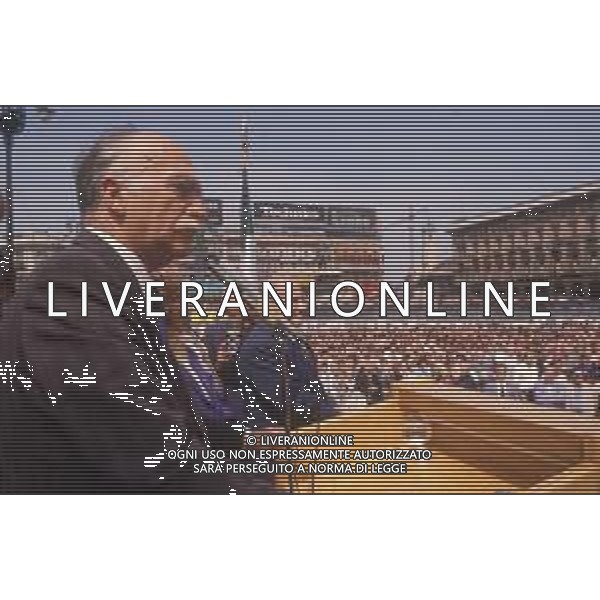 DIAP-RETROSPETTIVA GIORGIO ALMIRANTE POLITICO NELLA FOTO GIORGIO ALMIRANTE IN PIAZZA DUOMO A MILANO NELL\'ANNO 1987 AG ALDO LIVERANI SAS