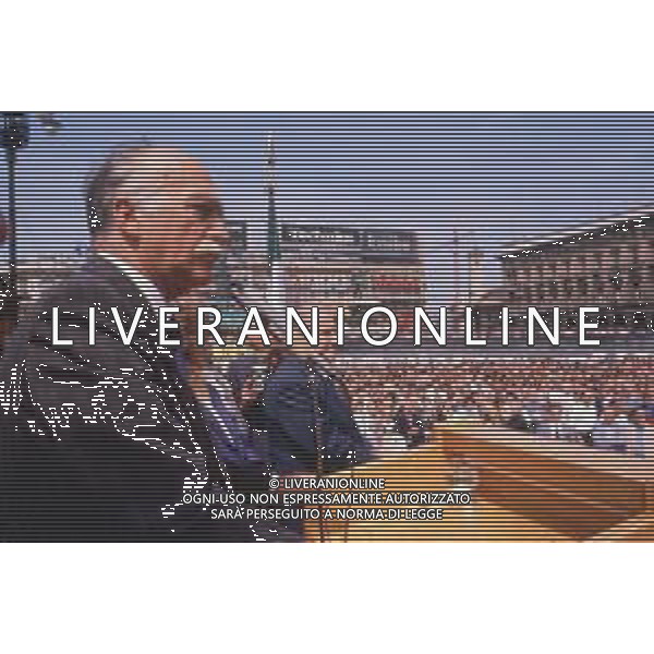 DIAP-RETROSPETTIVA GIORGIO ALMIRANTE POLITICO NELLA FOTO GIORGIO ALMIRANTE IN PIAZZA DUOMO A MILANO NELL\'ANNO 1987 AG ALDO LIVERANI SAS