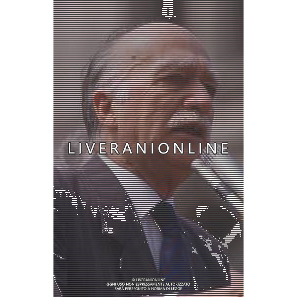 DIAP-RETROSPETTIVA GIORGIO ALMIRANTE POLITICO NELLA FOTO GIORGIO ALMIRANTE IN PIAZZA DUOMO A MILANO NELL\'ANNO 1987 AG ALDO LIVERANI SAS