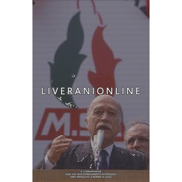 DIAP-RETROSPETTIVA GIORGIO ALMIRANTE POLITICO NELLA FOTO GIORGIO ALMIRANTE IN PIAZZA DUOMO A MILANO NELL\'ANNO 1987 AG ALDO LIVERANI SAS