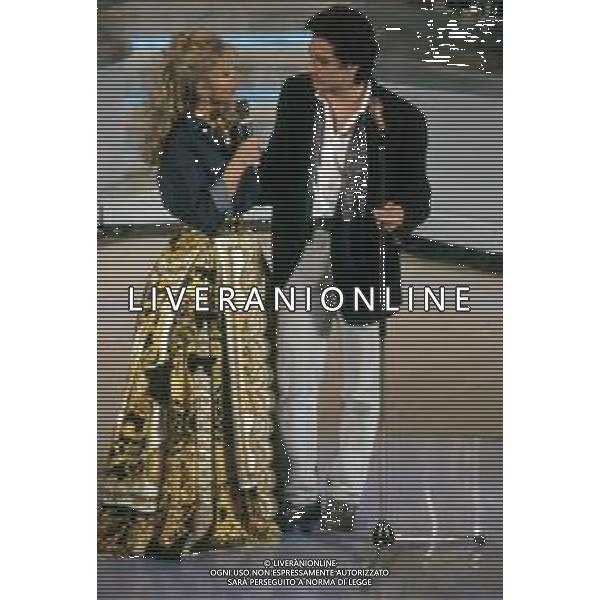 DIAP-RETROSPETTIVA MASSIMO MODUGNO CANTANTE NELLA FOTO MASSIMO MODUGNO A SANREMO NELL\'ANNO 1992 CON BARBARA BOUCHET AG ALDO LIVERANI SAS