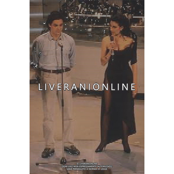 DIAP-RETROSPETTIVA MASSIMO MODUGNO CANTANTE NELLA FOTO MASSIMO MODUGNO A SANREMO NELL\'ANNO 1992 AG ALDO LIVERANI SAS