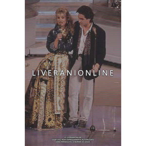 DIAP-RETROSPETTIVA MASSIMO MODUGNO CANTANTE NELLA FOTO MASSIMO MODUGNO A SANREMO NELL\'ANNO 1992 CON BARBARA BOUCHET AG ALDO LIVERANI SAS