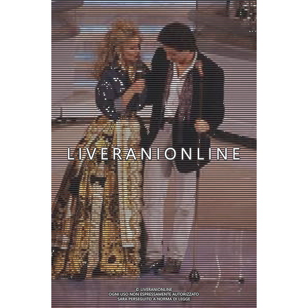 DIAP-RETROSPETTIVA MASSIMO MODUGNO CANTANTE NELLA FOTO MASSIMO MODUGNO A SANREMO NELL\'ANNO 1992 CON BARBARA BOUCHET AG ALDO LIVERANI SAS