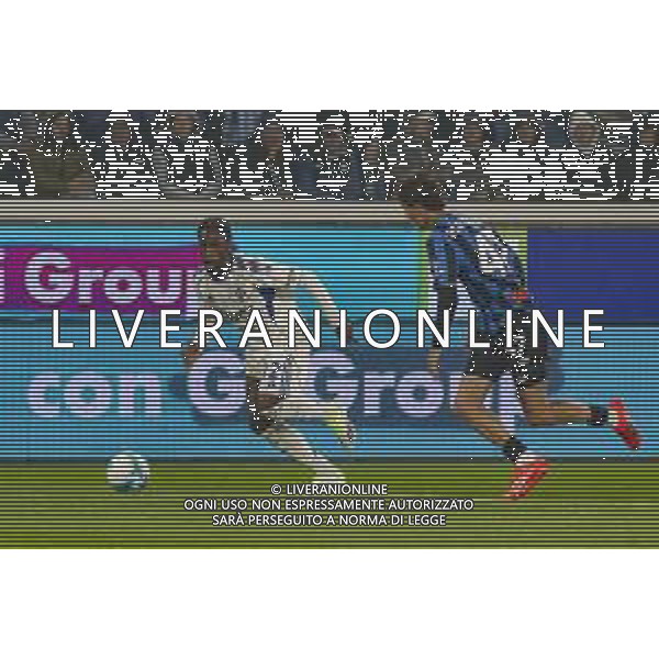 Jarden Tutu Addai of Como 1907 competes for the ball with Lorenzo Bernasconi of Atalanta FC during Atalanta BC vs Como 1907, 6° Serie A Enilive 2025-26 game at New Balance Arena in Bergamo (BG), Italy, on October 04, 2025. (Photo by Davide Casentini) AG ALDO LIVERANI SAS