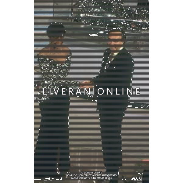 DIAP-RETROSPETTIVA NATALIE COLE CANTANTE NELLA FOTO NATALIE COLE A SANREMO NELL\'ANNO 1992 CON PIPPO BAUDO AG ALDO LIVERANI SAS