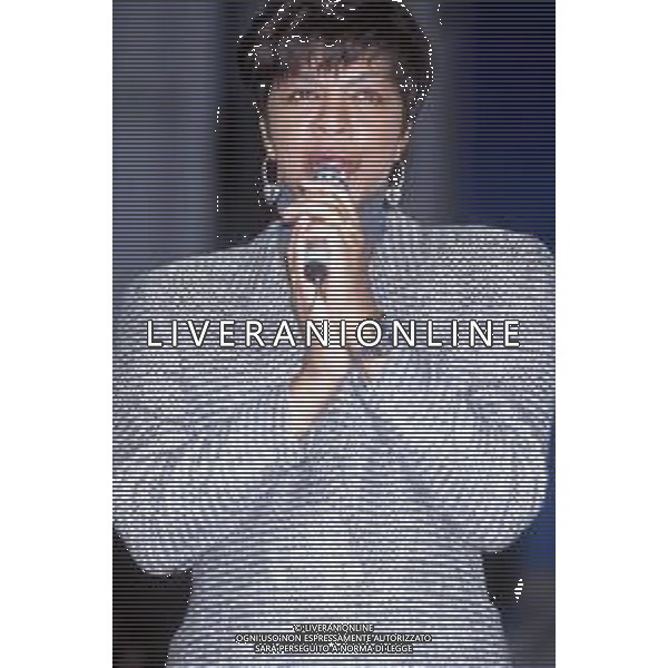 DIAP-RETROSPETTIVA NATALIE COLE CANTANTE NELLA FOTO NATALIE COLE A SANREMO NELL\'ANNO 1992 AG ALDO LIVERANI SAS