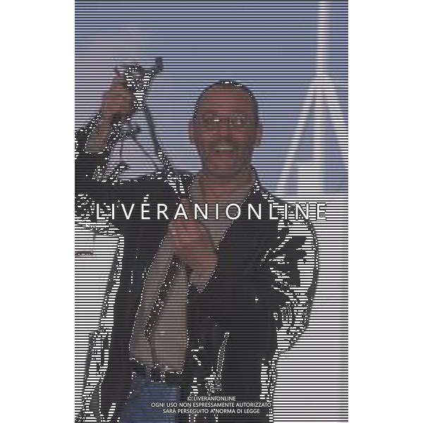 DIA-RETROSPETTIVA JEAN RENO ATTORE NELLA FOTO JEAN RENO A CANNES NELL\'ANNO 1998 AG ALDO LIVERANI SAS
