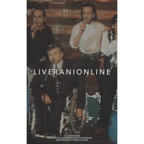 DIAP-RETROSPETTIVA PIERANGELO BERTOLI CANTANTE NELLA FOTO PIERANGELO BERTOLI A SANREMO NELL\'ANNO 1991 CON IL COMPLESSO MUSICALE DEI TAZENDA AG ALDO LIVERANI SAS