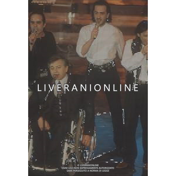 DIAP-RETROSPETTIVA PIERANGELO BERTOLI CANTANTE NELLA FOTO PIERANGELO BERTOLI A SANREMO NELL\'ANNO 1991 CON IL COMPLESSO MUSICALE DEI TAZENDA AG ALDO LIVERANI SAS