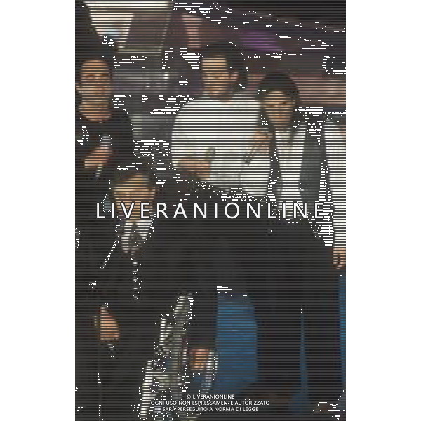 DIAP-RETROSPETTIVA PIERANGELO BERTOLI CANTANTE NELLA FOTO PIERANGELO BERTOLI A SANREMO NELL\'ANNO 1991 CON IL COMPLESSO MUSICALE DEI TAZENDA AG ALDO LIVERANI SAS
